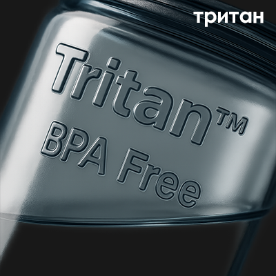 крупний план туристичного посуду з тритану