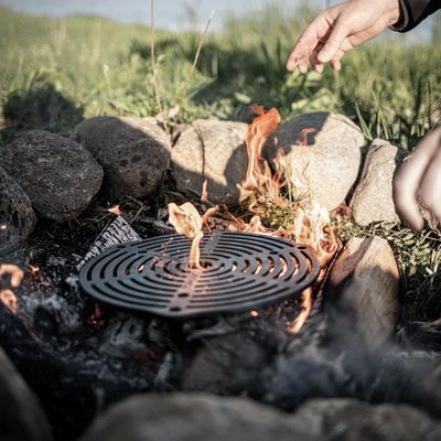 Чавунна підставка з ніжками 4-в-1 Petromax Cast-Iron Stack Grate для казанів-жаровень Dutch Oven, 30 см, Різновид: Ø30 см, з ніжками, зображення 3