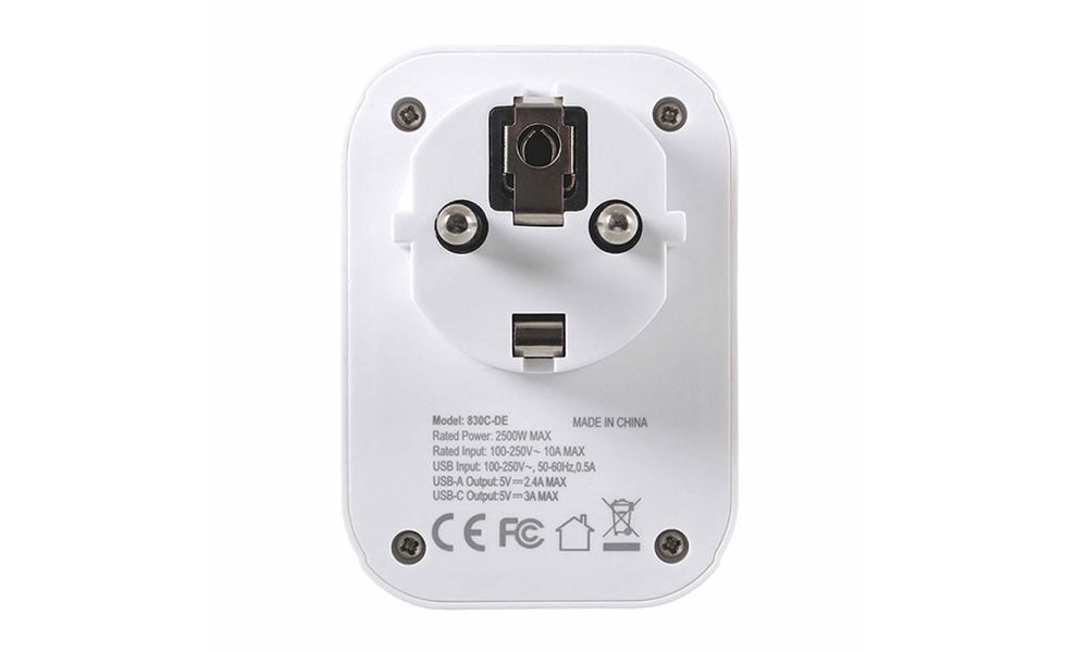Перехідник для розеток Lifeventure European Travel Adaptor USB, зображення 3