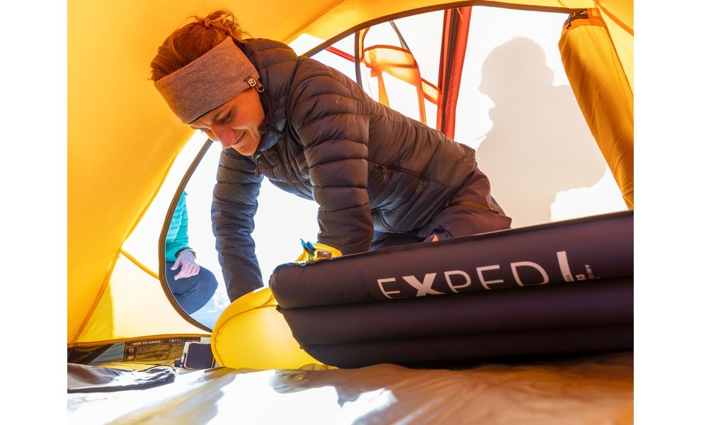Надувний каремат Exped Versa 2R - M: з мішком-насосом, Товщина: 5, Тип розміру: M, Колір виробника: Navy, зображення 14