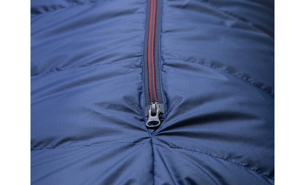 Зимовий пуховий спальник Mountain Equipment Classic Eco 1000 - Long (01751/Dusk) до -15°C: з капюшоном, Максимальний зріст користувача: 200, Колір: 01751/Dusk, Сторона застібки: ліва, зображення 8