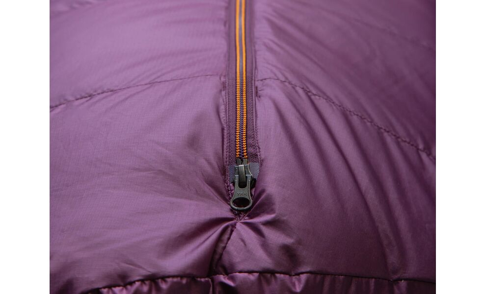 Зимовий пуховий спальник Mountain Equipment Classic Eco 1000 - Wmns Regular (01730/Raisin) до -15°C: з капюшоном, Максимальний зріст користувача: 170, Колір: 01730/Raisin, Сторона застібки: ліва, зображення 9