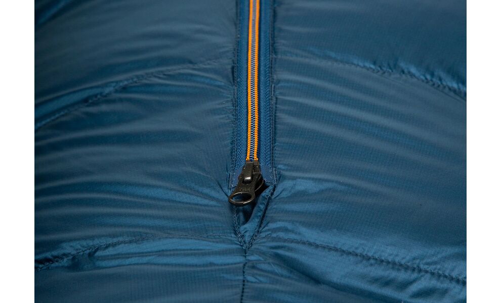 Демісезонний пуховий спальник Mountain Equipment Helium 250 - Regular (01635/Majolica Blue) до 2°C: з капюшоном, Максимальний зріст користувача: 185, Колір: 01635/Majolica Blue, Сторона застібки: ліва, зображення 7