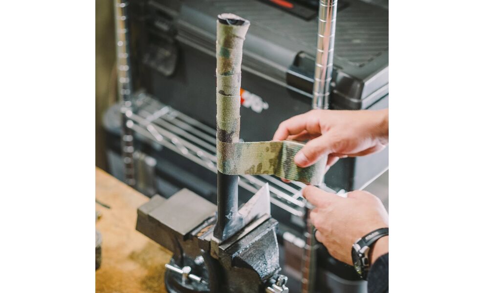 Захисна багаторазова стрічка Gear Aid CAMO FORM™ Self-Cling Wrap (камуфляж Woodland Digital), 5x366 см, Колір: Woodland Digital, зображення 6