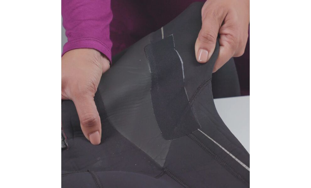 Термолатка універсальна Gear Aid TENACIOUS TAPE™ Iron-On Fabric Repair Patch (чорна), 2 шт., зображення 5