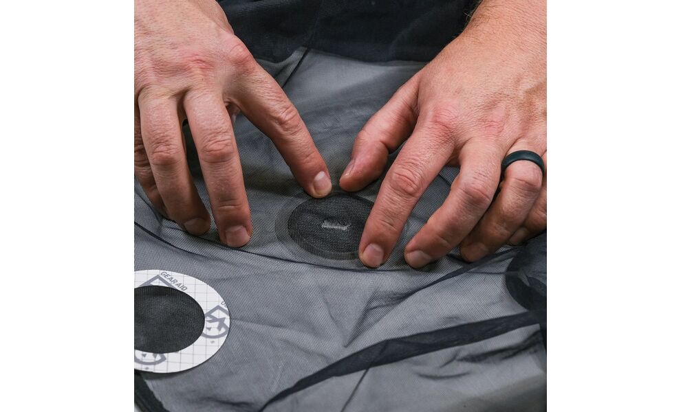 Латка з липким шаром Gear Aid TENACIOUS TAPE™ Mesh Patches (сітка), 2 шт., зображення 4