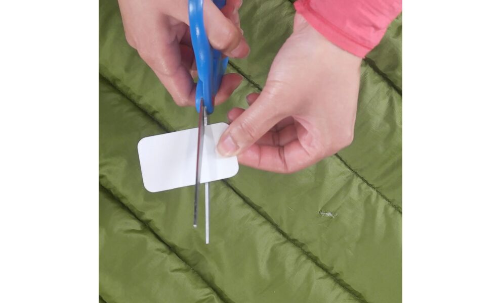 Латка з липким шаром Gear Aid TENACIOUS TAPE™ Repair Tape (сірий нейлон RipStop), 7,6x50 см, Колір: сірий нейлон RipStop, зображення 4