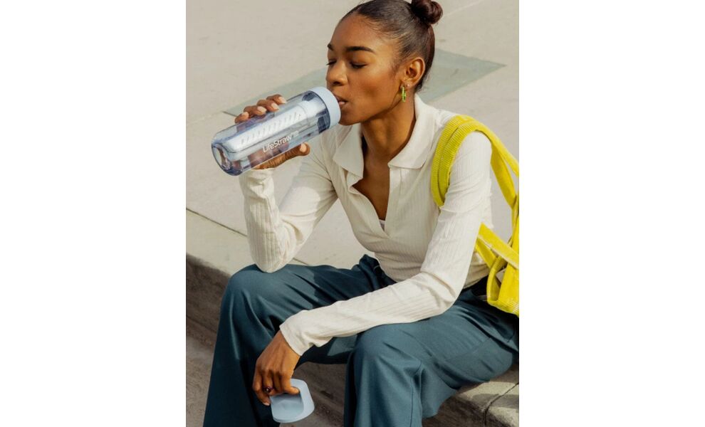 Пляшка з фільтром для води LifeStraw Go Filter Bottle (Nordic Noir) на 650 мл, Об'єм резервуару: 650, Колір резервуару: Nordic Noir, зображення 2