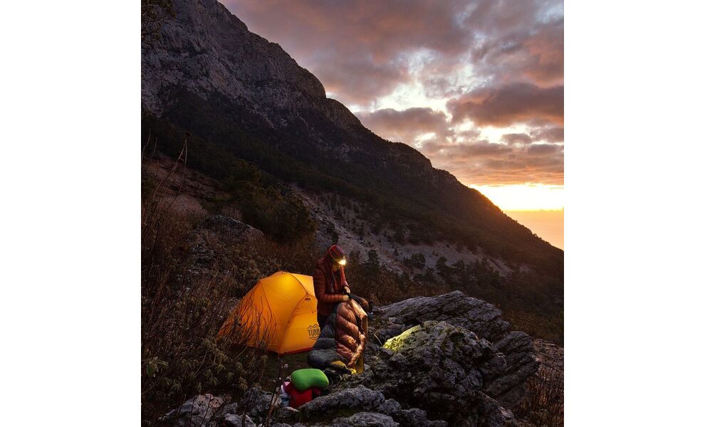 Зимовий пуховий спальник Turbat Kuk 700 - 185 (Legion Blue/Dark Cheddar) до -14°C: з капюшоном, Максимальний зріст користувача: 185, Колір: Legion Blue/Dark Cheddar, Сторона застібки: центр, зображення 13