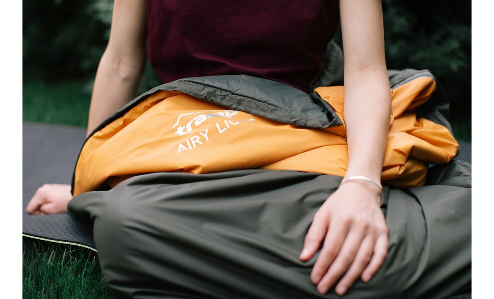 Літній кемпінговий спальник-ковдра Tramp Airy Light (Yellow) до 10°C, Максимальний зріст користувача: 185, Колір: Yellow/Grey, Сторона застібки: права, зображення 15