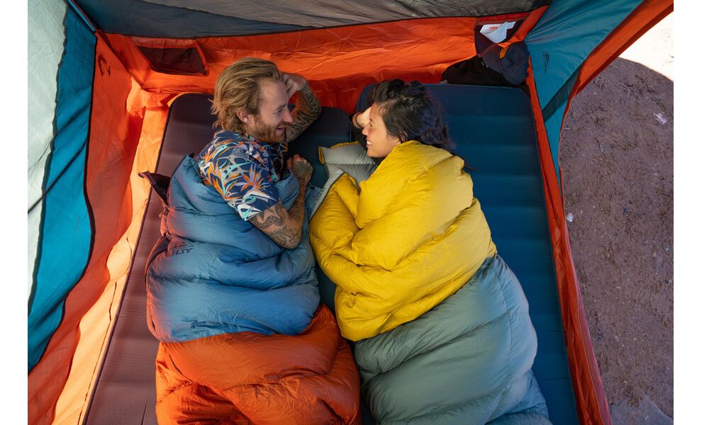 Демісезонний пуховий спальник-ковдра Kelty Galactic 30 (Duck Green/Olive Oil) до -1°C, Максимальний зріст користувача: 183, Колір: Duck Green/Olive Oil, Сторона застібки: права, зображення 6