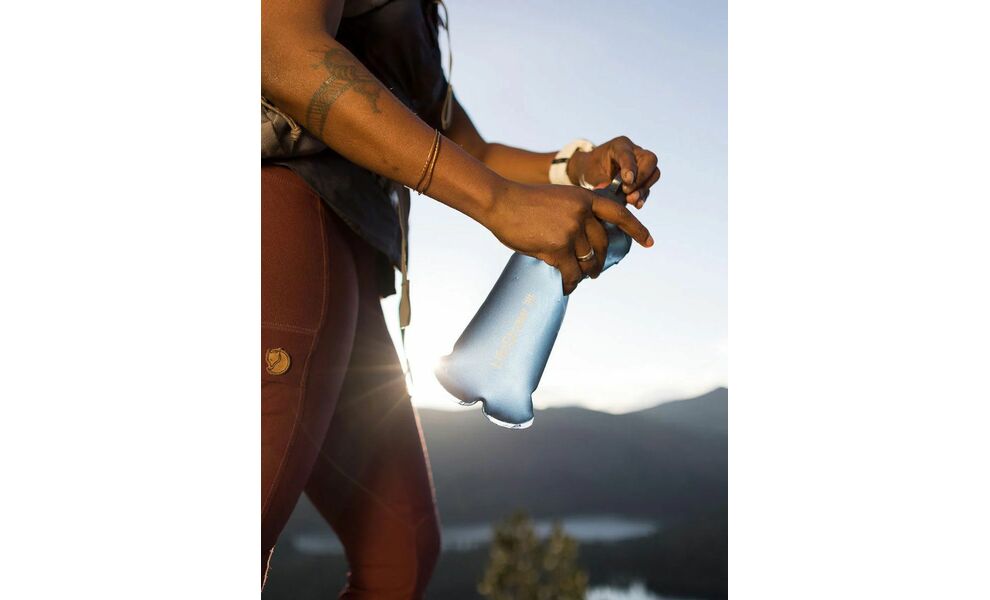М'яка пляшка з фільтром для води LifeStraw Peak Squeeze (Dark Mountain Grey) на 1 л, Об'єм резервуару: 1000, Колір резервуару: Dark Mountain Grey, зображення 7
