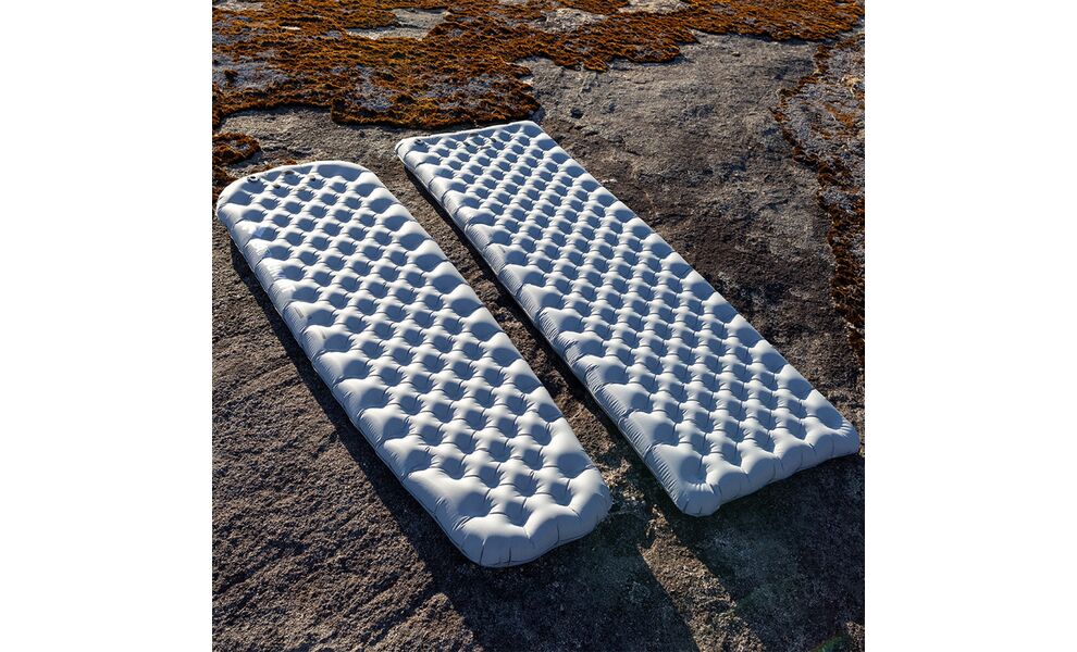 Надувний каремат Sea to Summit Ether Light XR Insulated - Regular: з мішком-насосом, Товщина: 10, Тип розміру: Regular, Колір виробника: Dark Grey, зображення 15