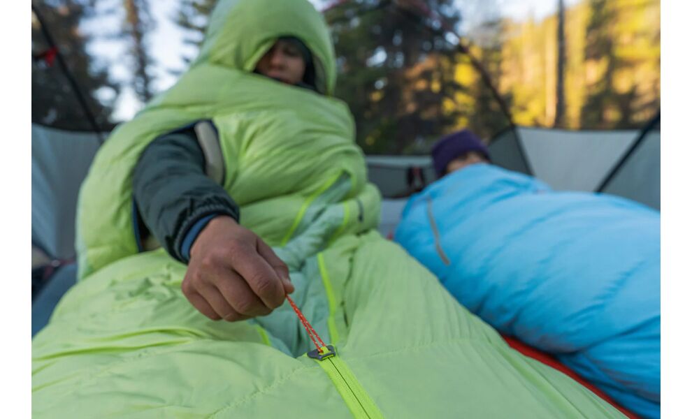 Демісезонний пуховий спальник Therm-a-Rest Boost 650 0C - Regular до 0°C: з капюшоном, Максимальний зріст користувача: 183, Колір: Meadow Green, Сторона застібки: ліва, зображення 5